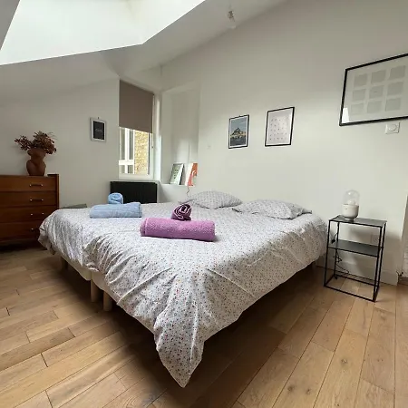 House 3 Bedrooms 6 Beds *